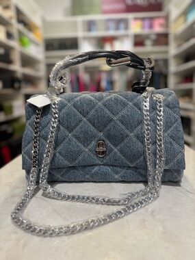 Marc Jacobs
The Quilted Denim
Dual Chain
Shoulder Bag new with tag